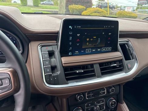 Used 2024 Chevrolet Suburban High Country AWD/4WD image 11