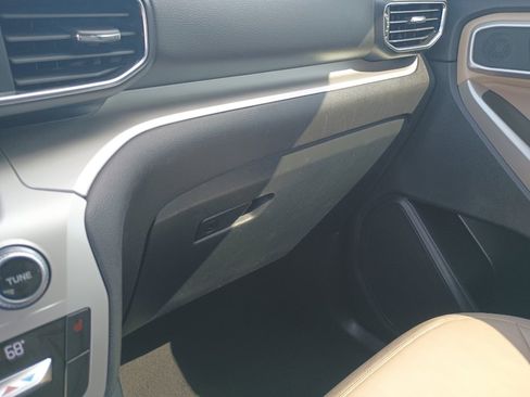 Used 2020 Ford Explorer XLT w/ Equipment Group 202A image 25