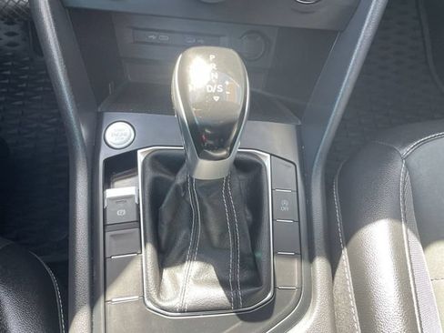 Used 2022 Volkswagen Taos SE FWD image 16