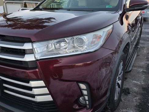 Used 2019 Toyota Highlander XLE image 2
