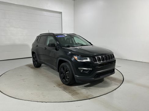 Used 2020 Jeep Compass Latitude AWD/4WD image 2