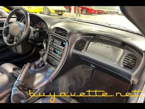 Used 2004 Chevrolet Corvette Coupe w/ Roof Package image 13