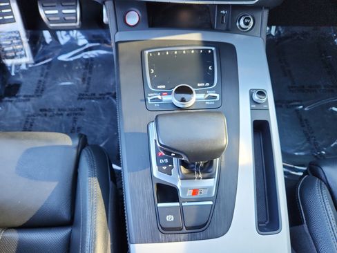 Used 2019 Audi SQ5 Premium Plus w/ Premium Plus Package image 16