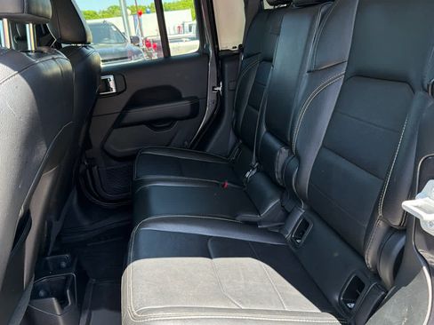 Used 2020 Jeep Gladiator Overland AWD/4WD image 11
