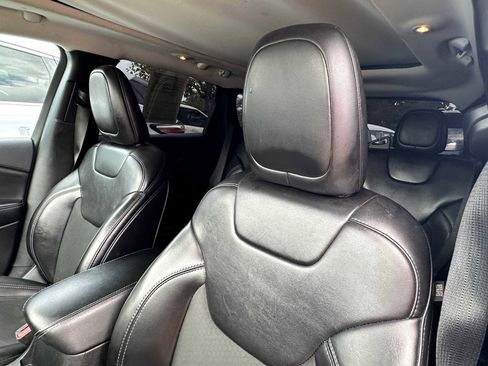 Used 2019 Jeep Cherokee Latitude Plus FWD image 10