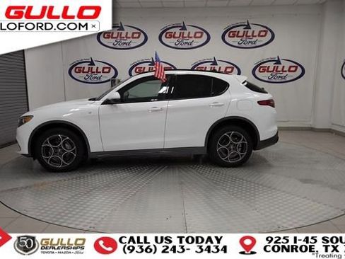 Used 2022 Alfa Romeo Stelvio Ti image 5