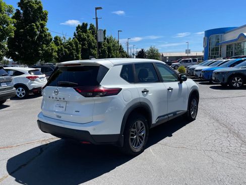 Used 2024 Nissan Rogue S AWD/4WD image 5