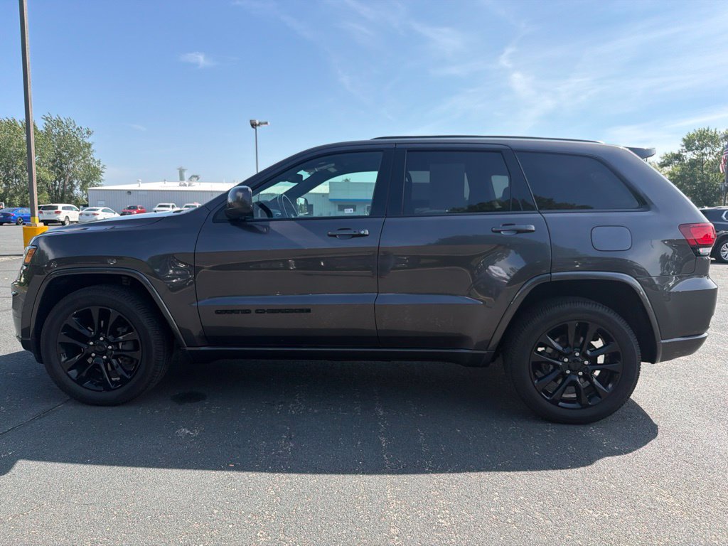Used 2020 Jeep Grand Cherokee Altitude AWD/4WD image 4
