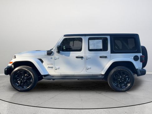 Used 2023 Jeep Wrangler Unlimited Sahara w/ Dual Top Group AWD/4WD image 10