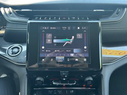 Used 2022 Jeep Grand Cherokee Laredo w/ Luxury Tech Group I AWD/4WD image 21