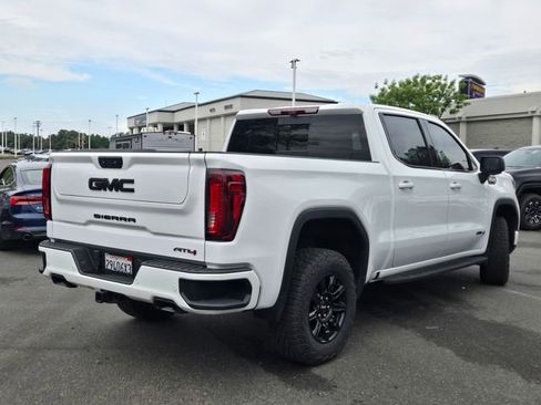 Used 2024 GMC Sierra 1500 AT4 w/ Technology Package image 4
