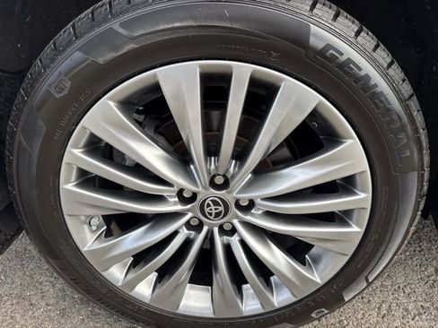 Used 2023 Toyota Highlander Platinum image 9