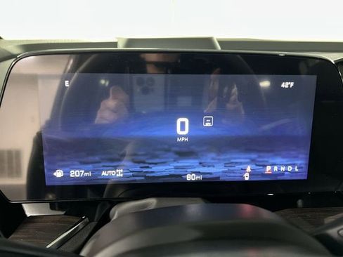 New 2025 Chevrolet Suburban Premier image 12