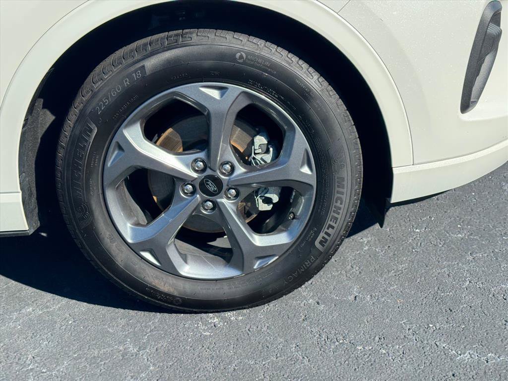 Used 2024 Ford Escape ST-Line w/ Tech Pack #1 FWD image 9
