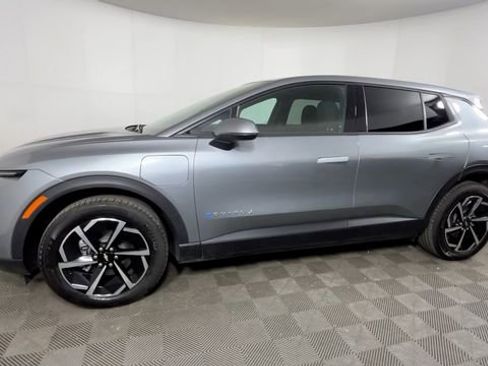 Used 2025 Chevrolet Equinox EV LT FWD image 9