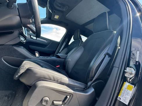 Used 2021 Volvo XC40 T5 R-Design w/ Climate Package image 19