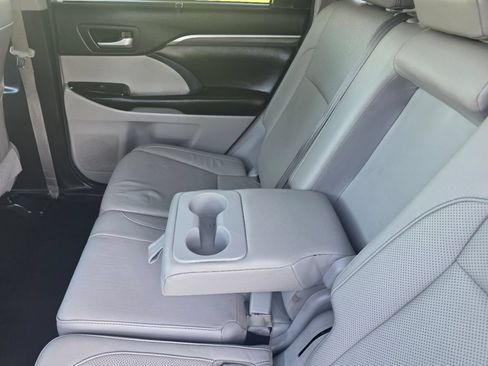 Used 2018 Toyota Highlander Limited w/ Carpet Mat Package (TMS) FWD image 29