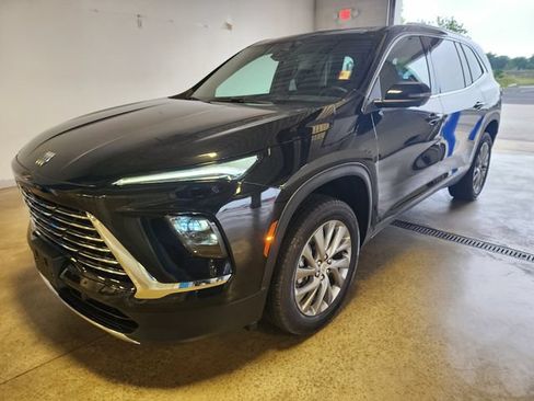 Certified 2025 Buick Enclave Preferred AWD/4WD image 9