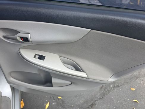 Used 2013 Toyota Corolla LE Special Edition image 30