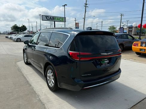 Used 2022 Chrysler Pacifica Touring-L w/ Uconnect Theater Family Group FWD image 8