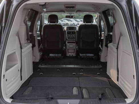 Used 2018 Dodge Grand Caravan SE w/ UConnect Hands-Free Group FWD image 30