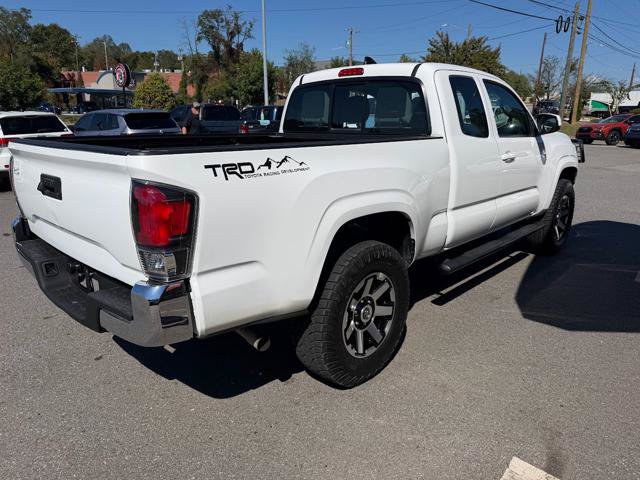 Used 2017 Toyota Tacoma SR AWD/4WD image 4