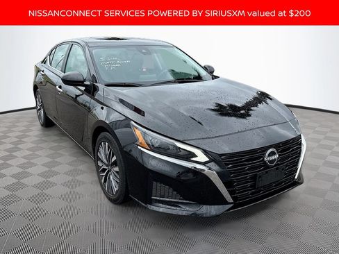 Used 2025 Nissan Altima 2.5 SV FWD image 3