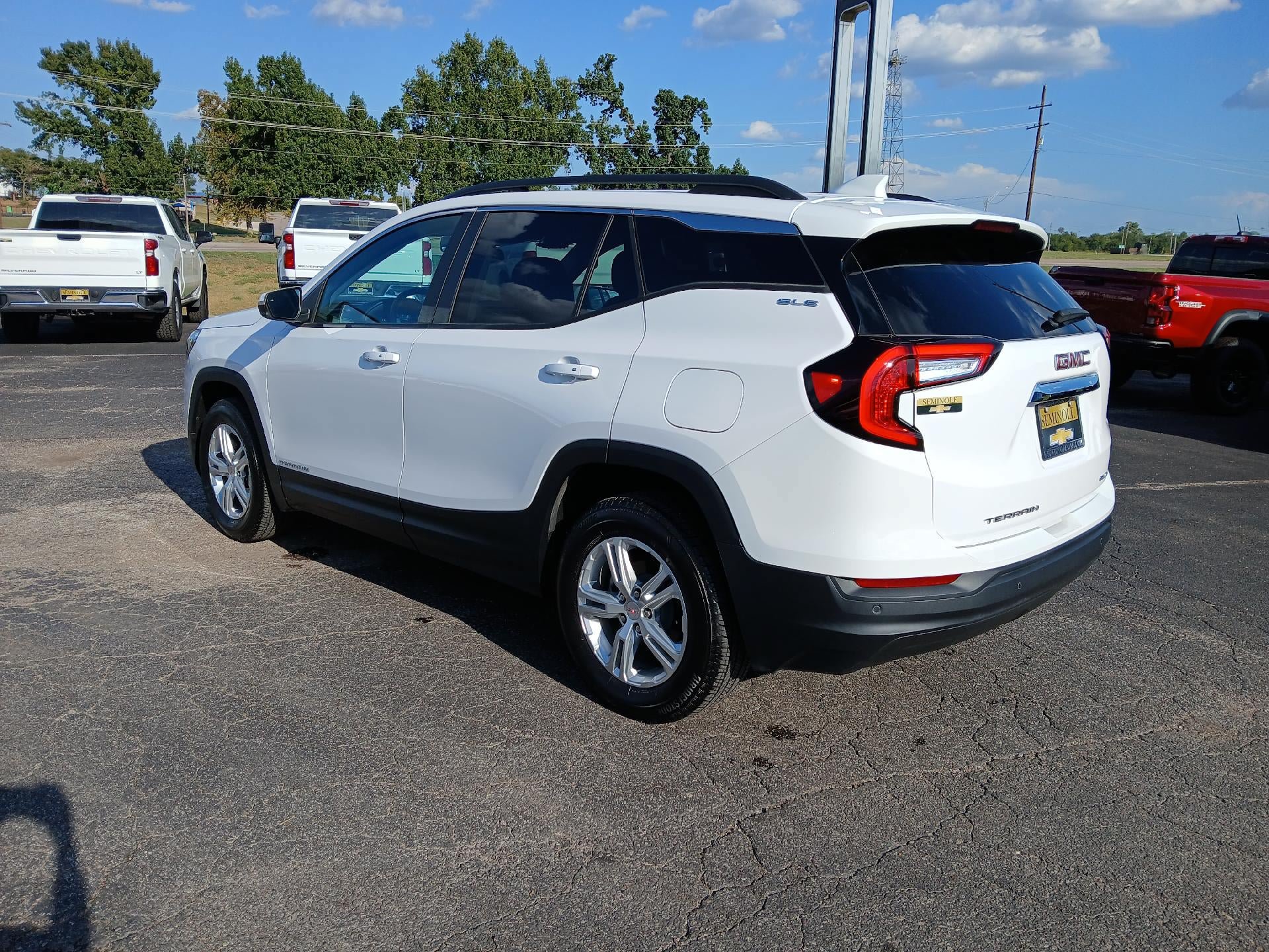 Used 2024 GMC Terrain SLE w/ Driver Convenience Package AWD/4WD image 4