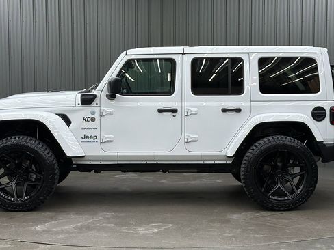 Used 2024 Jeep Wrangler Unlimited Sahara w/ Technology Group AWD/4WD image 2