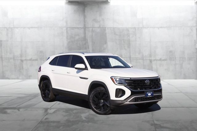 Used 2025 Volkswagen Atlas Cross Sport SE FWD image 2
