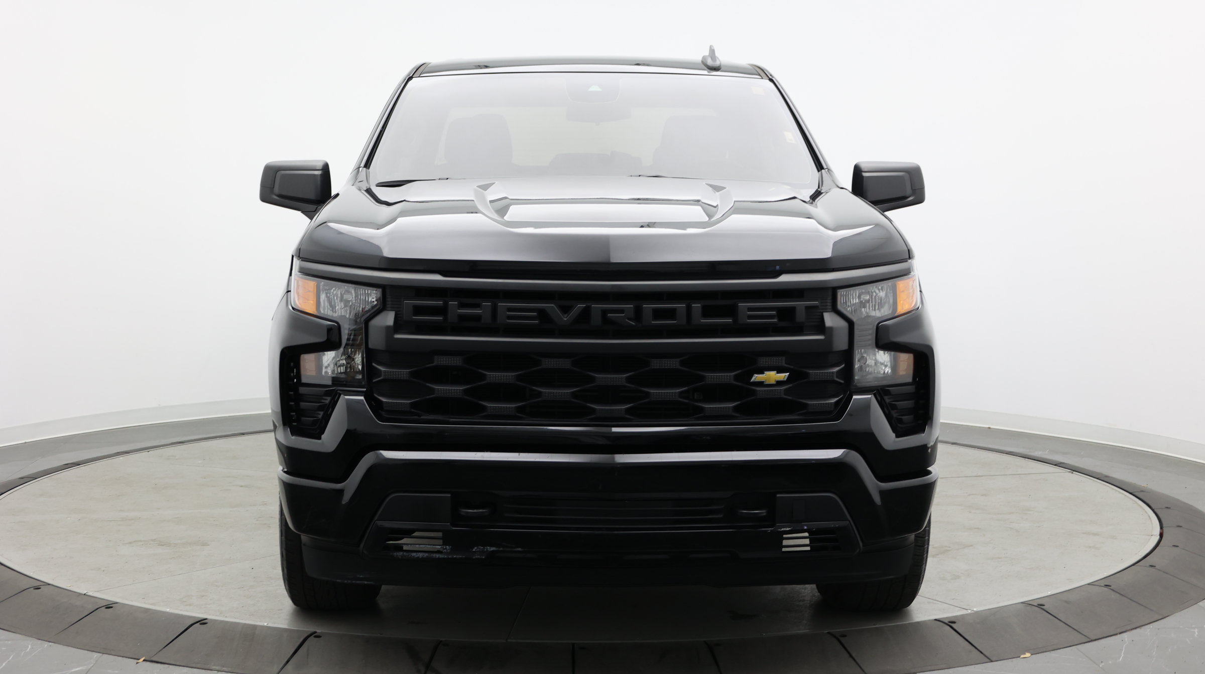 Used 2023 Chevrolet Silverado 1500 Custom AWD/4WD image 2
