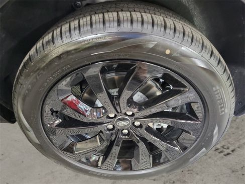 New 2024 Land Rover Discovery Sport Dynamic SE image 10