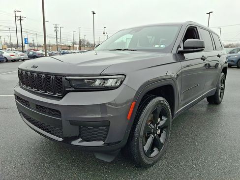 Used 2023 Jeep Grand Cherokee L Laredo image 3