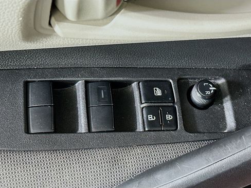 Used 2022 Toyota Corolla LE FWD image 14