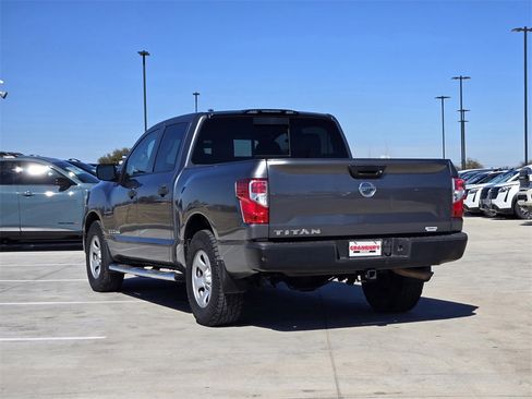 Used 2017 Nissan Titan S image 3