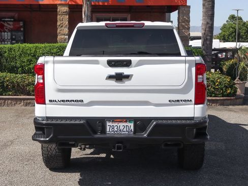 Used 2025 Chevrolet Silverado 1500 Custom Trail Boss w/ Dark Appearance Package AWD/4WD image 7