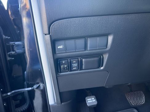 Used 2018 Nissan Armada SL w/ Moonroof Package image 21