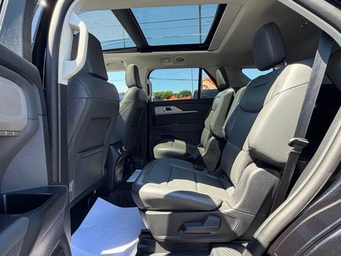 Used 2025 Ford Explorer Active w/ Active Comfort Package AWD/4WD image 24