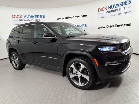 Used 2024 Jeep Grand Cherokee Limited w/ Luxury Tech Group II AWD/4WD image 3