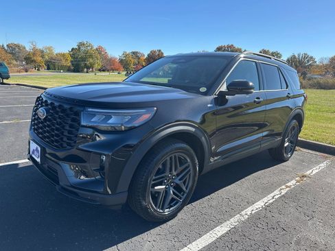 New 2026 Ford Explorer ST-Line w/ ST-Line Street Pack image 2