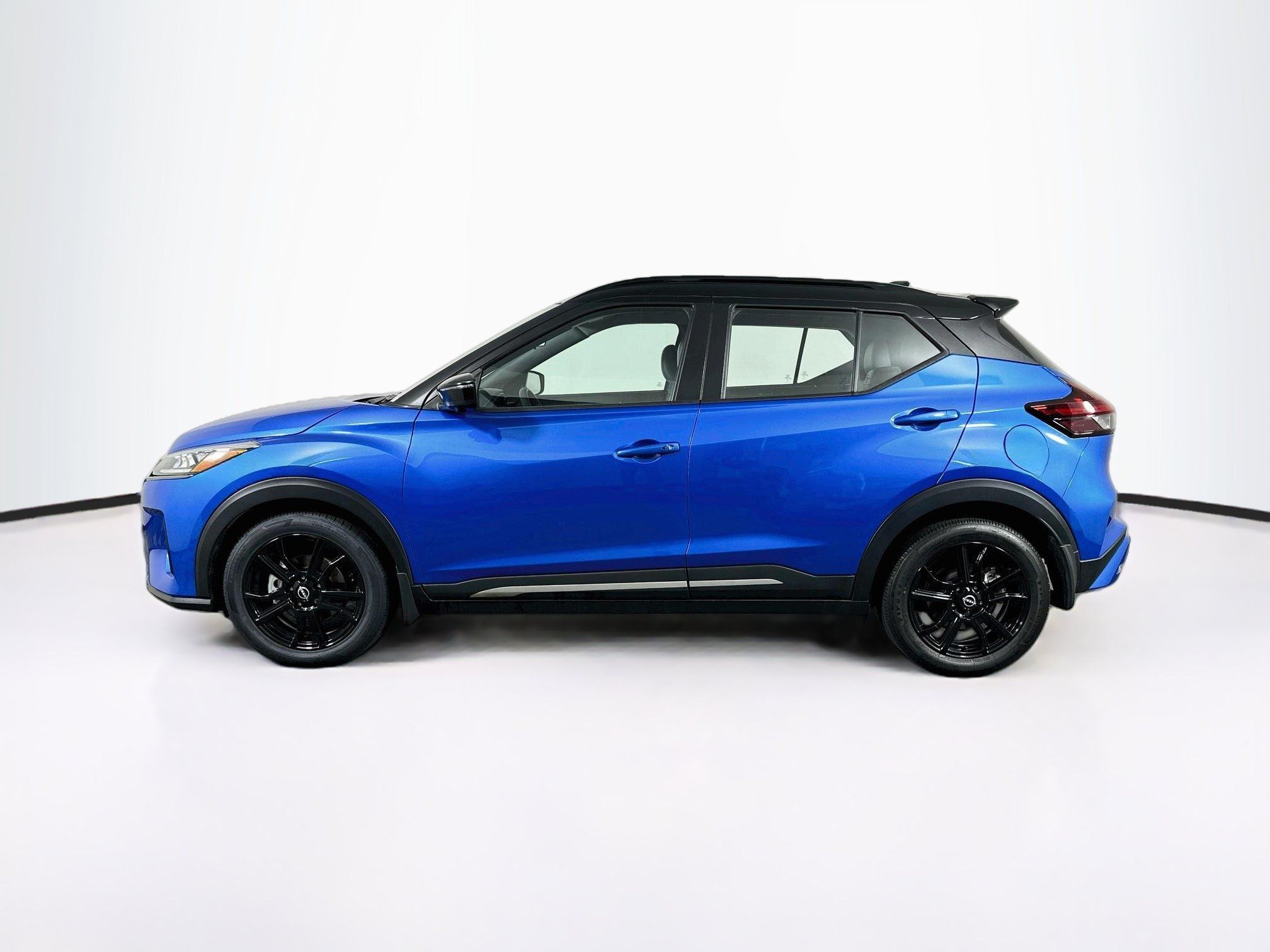 Used 2024 Nissan Kicks SR w/ SR Premium Package FWD image 4