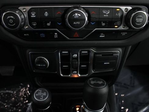 Used 2025 Jeep Wrangler Unlimited Sahara AWD/4WD image 6
