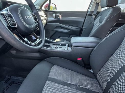 Used 2025 Kia Sorento LX FWD image 18