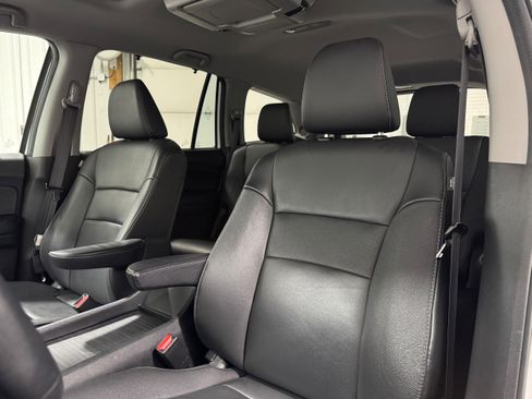 Used 2022 Honda Pilot Touring image 6