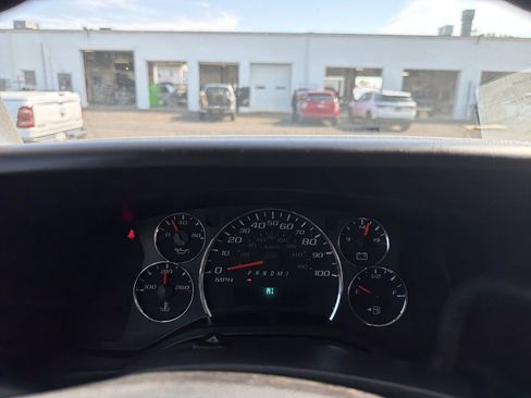 Used 2018 Chevrolet Express 3500 Extended w/ Power Convenience Package RWD image 16