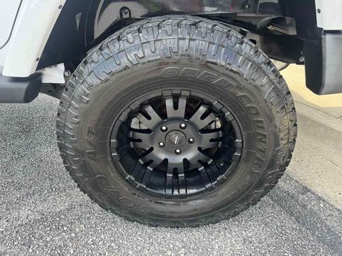 Used 2012 Jeep Wrangler Unlimited Sahara AWD/4WD image 33