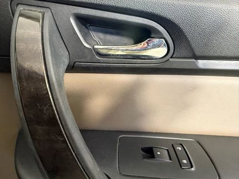 Used 2017 GMC Acadia Limited SLT image 37