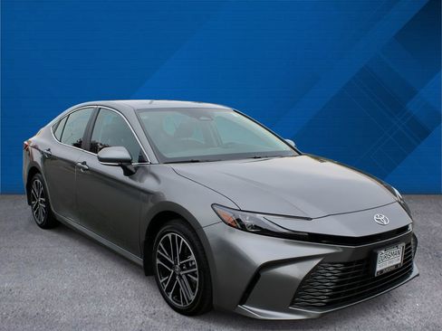 Used 2026 Toyota Camry XLE image 2