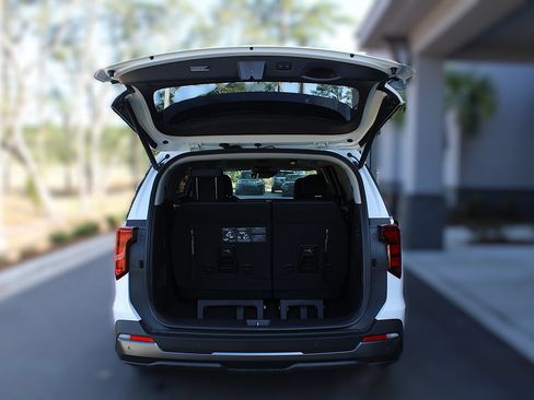 New 2026 Kia Carnival SX w/ SX Dark Edition Package FWD image 12