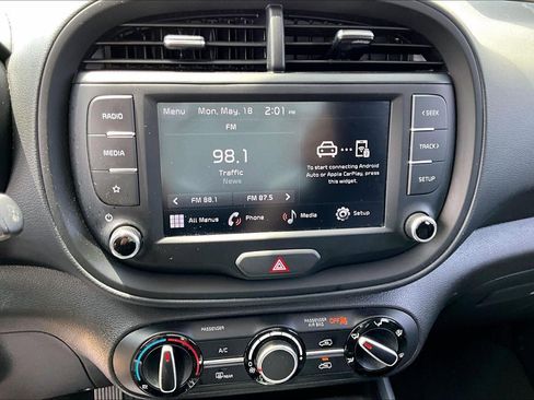 Used 2025 Kia Soul LX w/ LX Technology Package FWD image 15